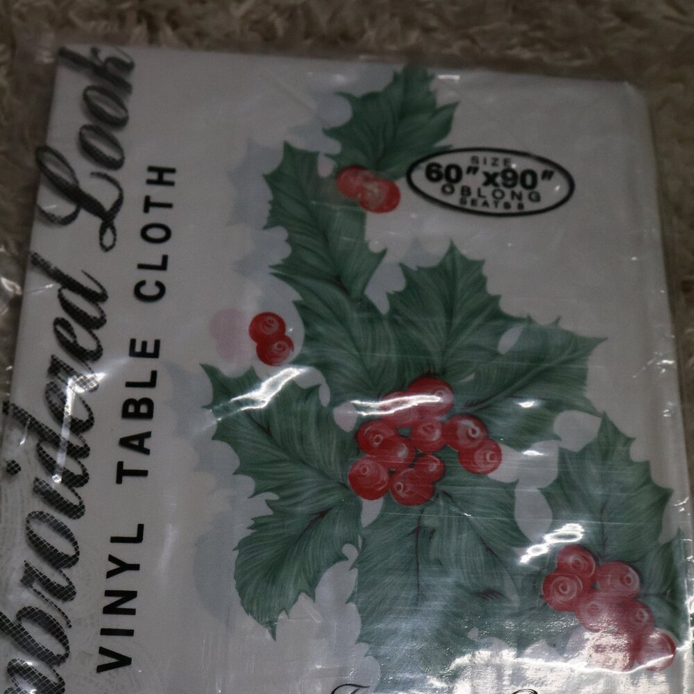 Vintage Embroidered Look Vinyl Lace Christmas 60 x 90 Oblong Tablecloth New NIP